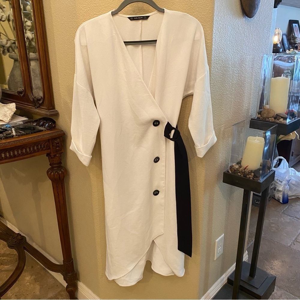 ZARA Women White Buttoned Black Belt Party Dress Size Medium